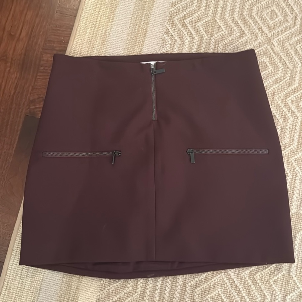 Elizabeth and James beautiful purple/eggplant skirt size 0.  Fully lined